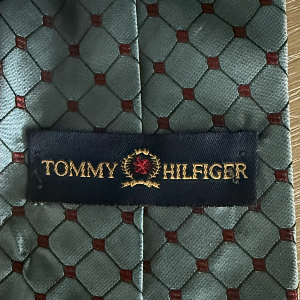 Tommy Hilfiger Geometric 100% Silk Neck Tie